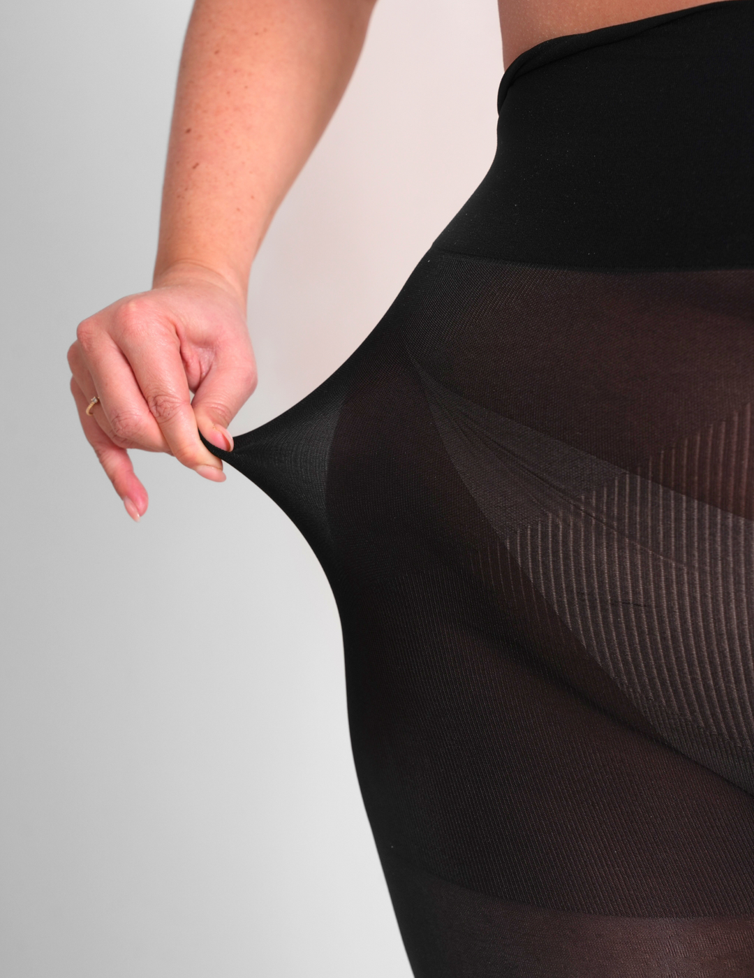 Julia – Laddervrije Liftende Panty 50 Denier